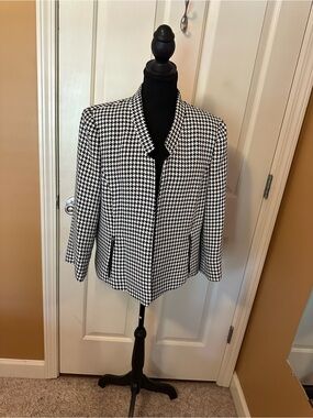 Kasper Black and White Houndstooth Blazer